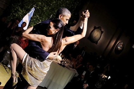 На официальном приёме в Аргентине Барак Обама и его супруга Мишель станцевали танго