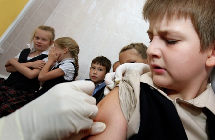 В Госдуме предложили штрафовать сады и школы за отказ принять ребёнка без прививок