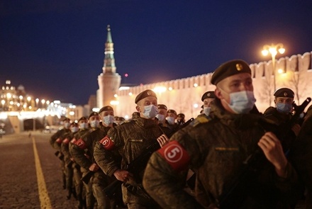 На Красной площади завершилась первая ночная репетиция парада Победы
