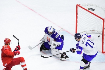 Россия обыграла Словакию в матче группового этапа чемпионата мира по хоккею