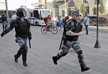Росгвардия сообщила о двух пострадавших силовиках на акции в центре Москвы
