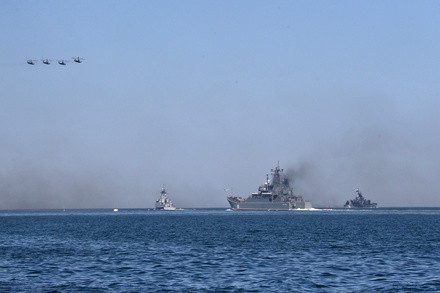 В небе над акваторией Севастополя военные сбили беспилотник