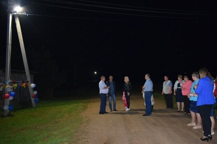 В Тверской области чиновник торжественно открыл фонарь и обматерил жителей