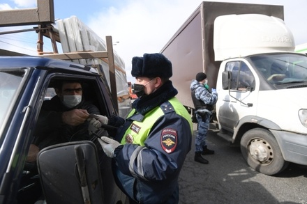 Около 15 автомобилистов с COVID-19 задержали и отправили в больницы в Москве