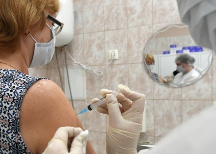 В Госдуме спрогнозировали рост недоверия граждан в случае внесения вакцины от COVID-19 в календарь прививок