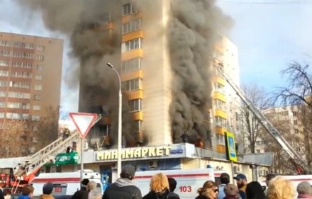 В МЧС сообщили о 39 спасённых при пожаре в жилом доме на северо-востоке Москвы
