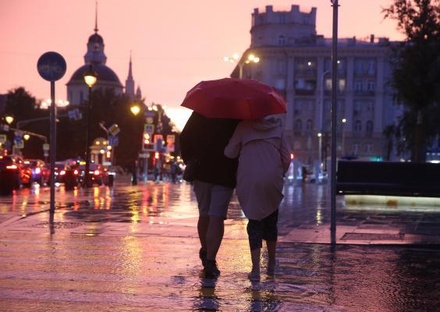Синоптики пообещали летние дожди и грозы в Москве на следующей неделе