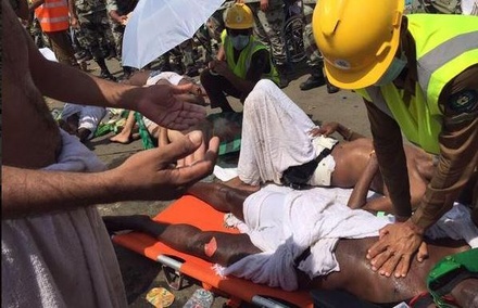 Число жертв давки среди паломников близ Мекки достигло 717 человек