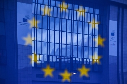 Bloomberg узнал о намерении ЕС продлить санкции против 100 граждан РФ на полгода