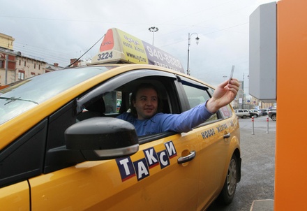 Таксисты оказались не готовы к запрету на работу с иностранными правами
