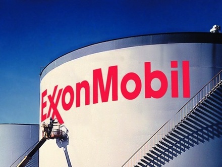 ExxonMobil по требованию США вышла почти из всех проектов с «Роснефтью»
