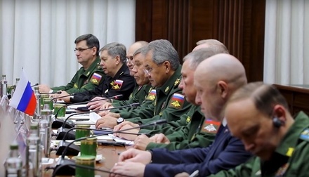 Евгения Пригожина заметили на переговорах маршала Ливии и главы Минобороны РФ