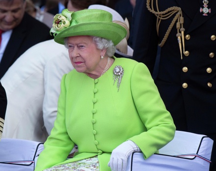 Королева Великобритании запустила собственное производство джина