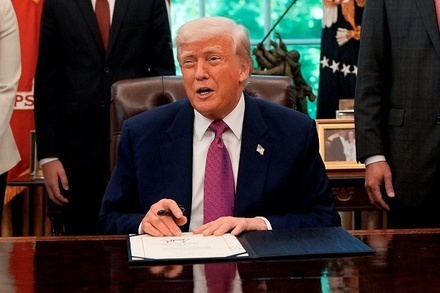 Трамп настаивает на проведении встречи в Стамбуле между представителями России и Украины