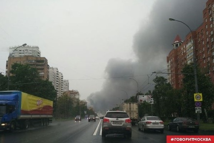 Очевидцы сообщают о серьёзном пожаре на юго-востоке Москвы