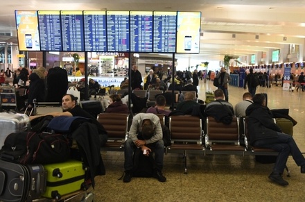 Количество задержанных в московских аэропортах рейсов приблизилось к 150