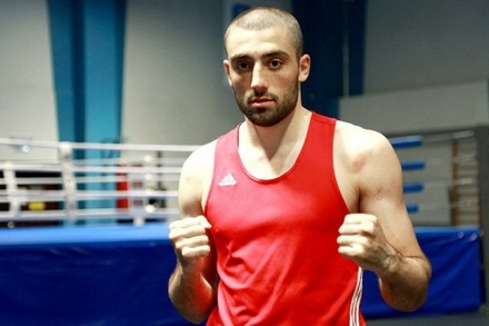 Чемпион России по боксу сломал нос росгвардейцу в Москве