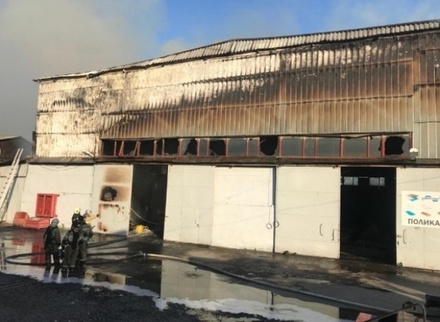 В Ростове-на-Дону локализовали пожар в двухэтажном ангаре