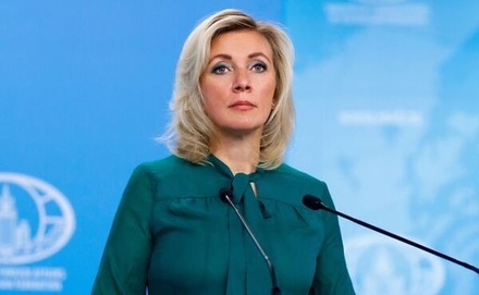 Захарова прокомментировала желание Зеленского пригласить лидеров ЕС в Киев на 9 мая