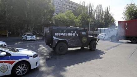 Один человек погиб, двое ранены во время нападения на банк в Ереване