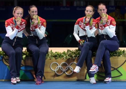 Россия завершила восьмой день Олимпиады золотом в женском фехтовании