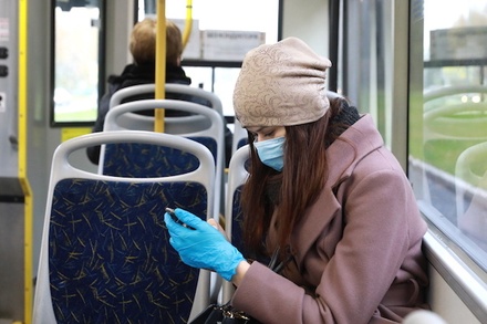 В Госдуме предложили обязать магазины и метро ставить баки для использованных масок