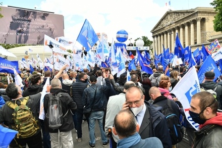 В Париже начался митинг против роста стоимости жизни