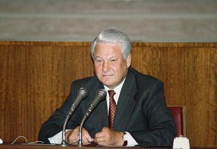 Коржаков опроверг слова Руцкого о запое Ельцина во время путча: пил лишь по рюмочке