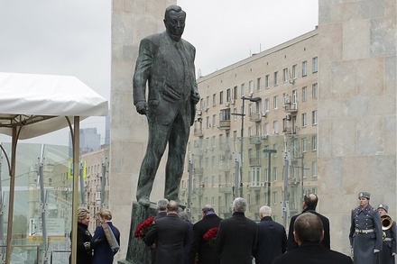 В Москве у здания МИДа открыли памятник Евгению Примакову