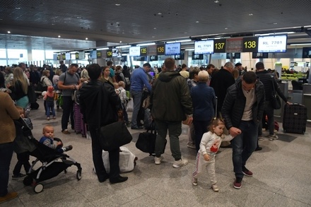 Количество задержанных и отменённых рейсов в аэропортах Москвы превысило 300