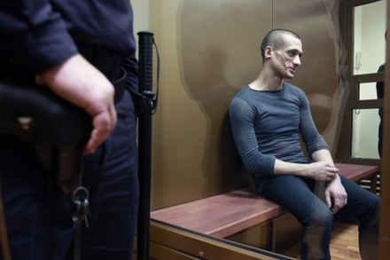 Суд отказался освободить художника Павленского