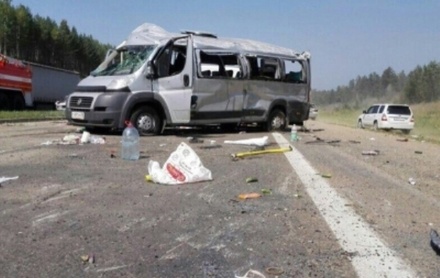 14 человек пострадали в результате аварии с маршрутным такси в Иркутской области