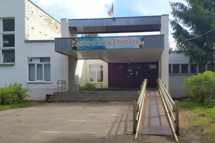 Омбудсмен проверит школу из Смоленска, где учитель привела на урок сына-дембеля