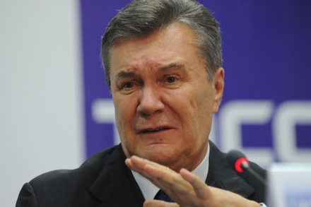 Янукович хочет задать вопросы Порошенко, Турчинову и Яценюку по делу о госизмене