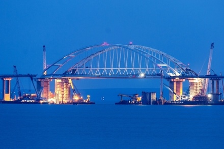 Движение грузовиков по мосту в Крым планируется открыть осенью 2018 г