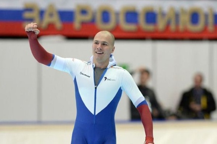 Российский конькобежец Павел Кулижников победил на этапе КМ в Эрфурте