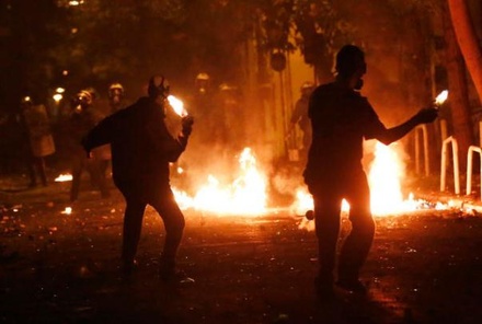 Два человека пострадали во время беспорядков в Греции