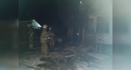 Три человека погибли при пожаре в Хакасии