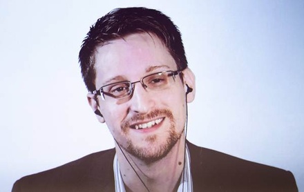Эдвард Сноуден захотел продлить вид на жительство в России