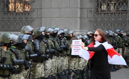 В Минске протестующие вплотную подошли к резиденции Александра Лукашенко