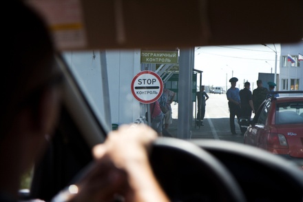 На границе Украины с Крымом возобновили пропуск людей и автомобилей