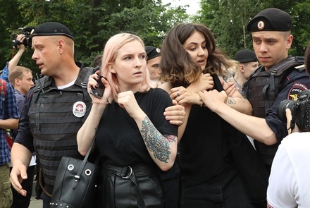 В отделах полиции остались четверо задержанных на акции в центре Москвы