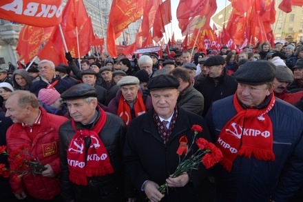 В Москве прошла акция КПРФ в честь 98-ой годовщины Октябрьской революции