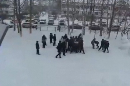 Полиция Татарстана пришла к автору видео об учениях по разгону митингов в школе