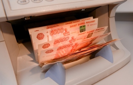 Источники Reuters сообщили о подготовке в правительстве плана по девальвации рубля