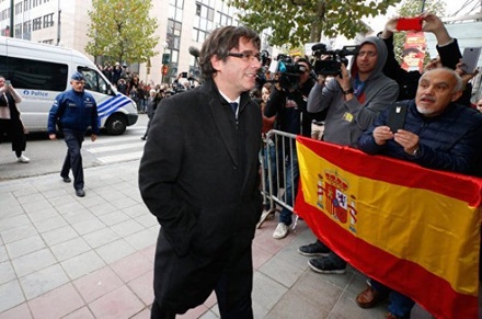 СМИ пишут об отмене международного ордера на арест бывшего главы Каталонии