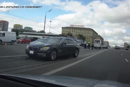 Очевидцы сообщили о смертельном ДТП на Кутузовском с участием ВИП-автомобиля