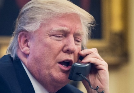 Трамп обвинил Обаму в прослушке его телефона накануне выборов