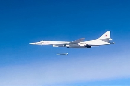 Самолёты дальней авиации РФ вторые сутки наносят удары по целям в Сирии