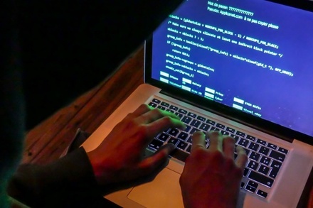 Эксперт не видит серьёзной угрозы в кибератаке на компании РФ и Украины 